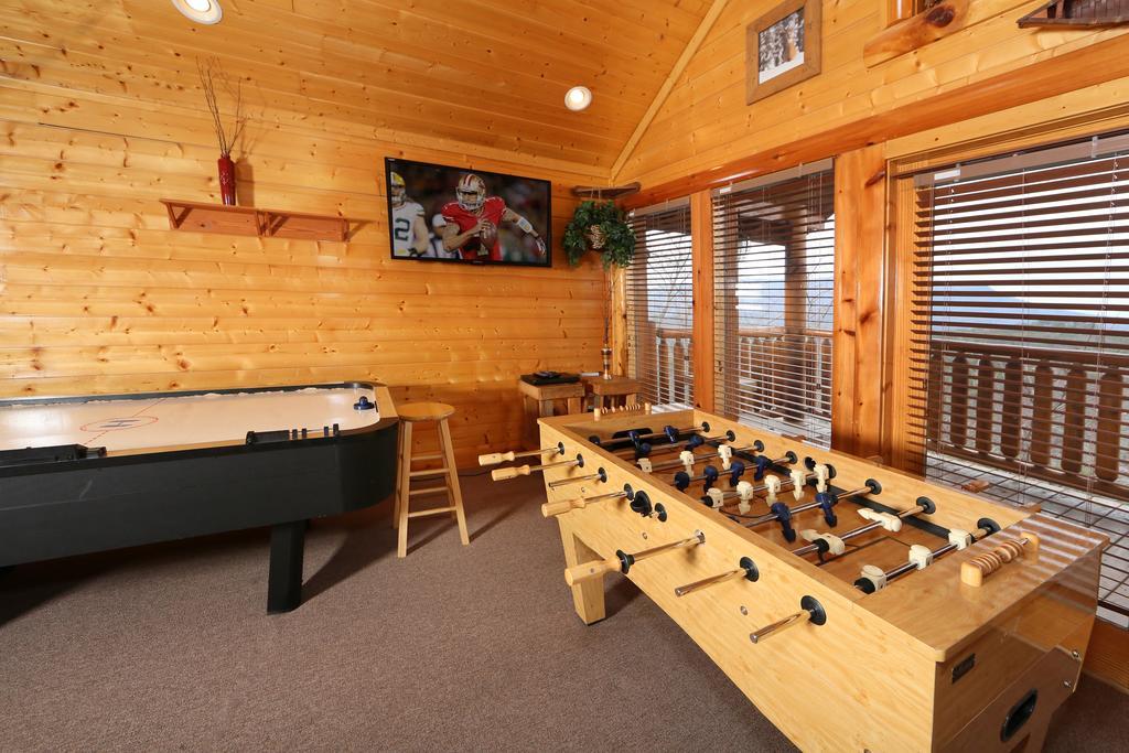 Rising Eagle Lodge - Eight Bedroom Pigeon Forge Exterior photo